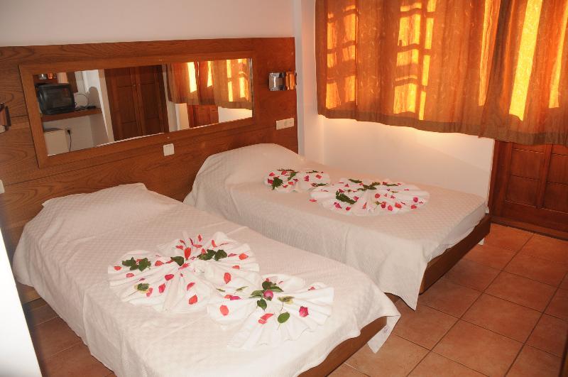 Club Pink Palace Hotel Ölüdeniz Zewnętrze zdjęcie