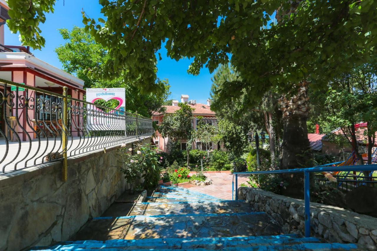 Club Pink Palace Hotel Ölüdeniz Zewnętrze zdjęcie